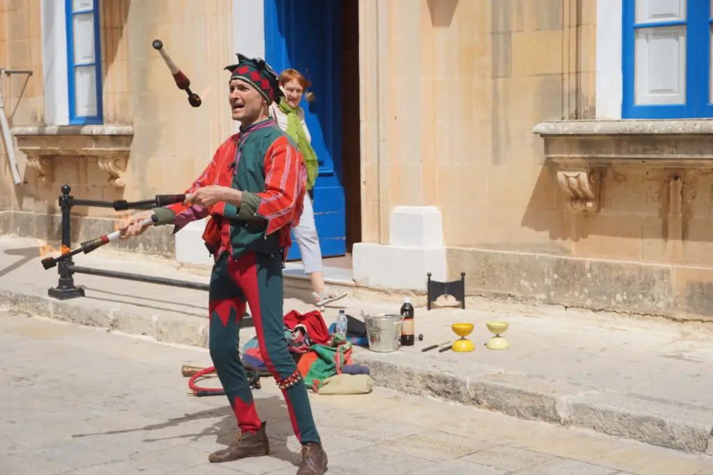 jester juggling